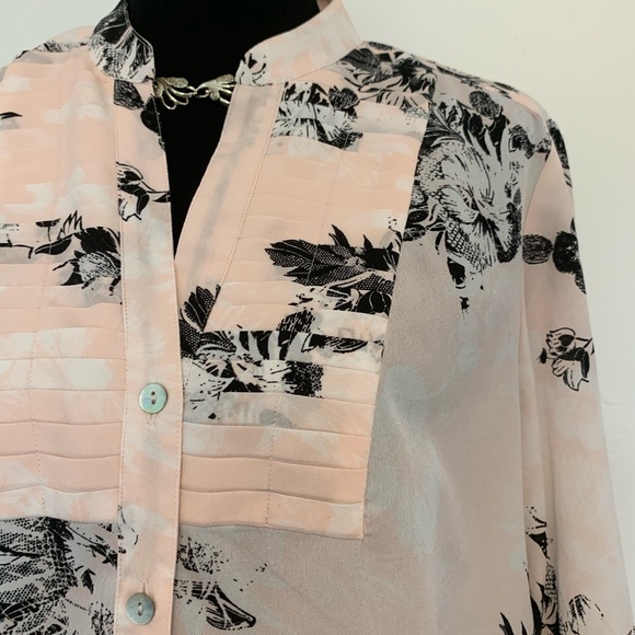 Baby pink floral button up - Picture 2 of 5